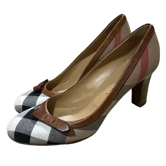EUC - Burberry Nova check Pumps - size 37.5(US7.5) - Picture 1 of 5